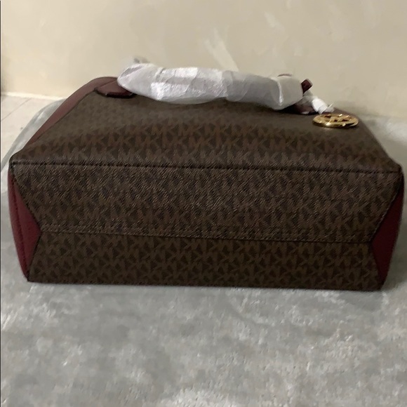 🎉🎉HOST PICK🎉🎉 Michael Kors Kimberly Purse - Picture 3 of 5